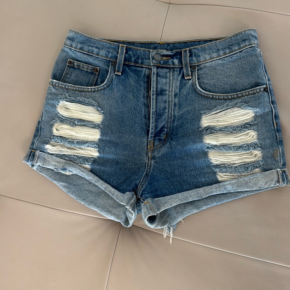 Carmar Jean Shorts! Distressed! size 28